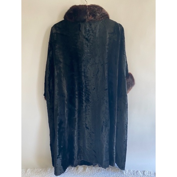 Glamorous Vintage 1940’s/50’s Faux fur Overcoat with Real Fur mink trim - Picture 2 of 2